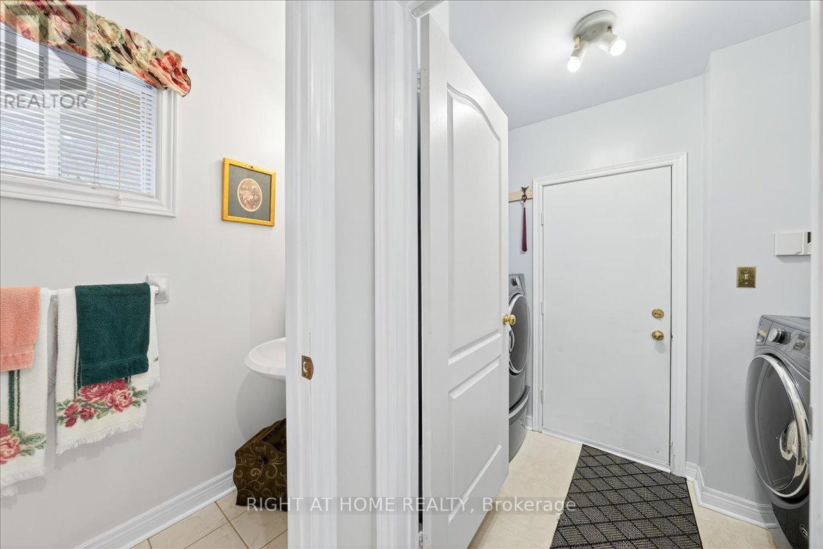 956 Winterton Way, Mississauga, Ontario  L5V 1M6 - Photo 16 - W12546882