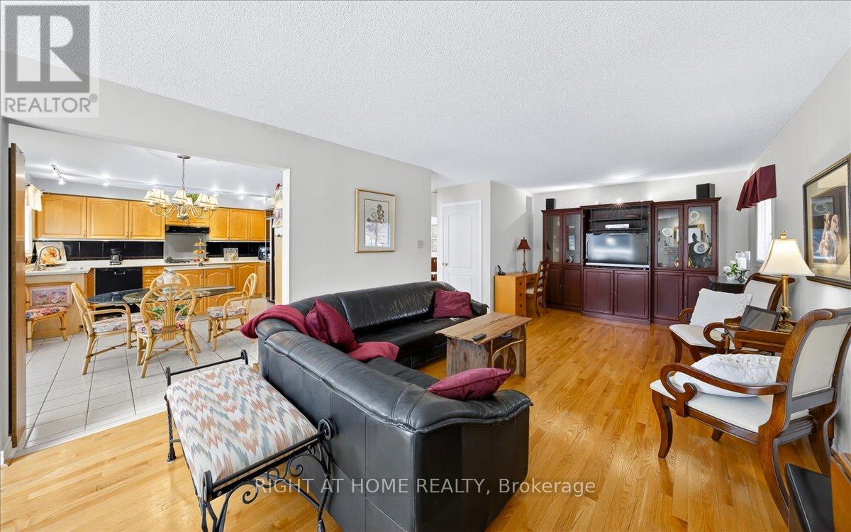 956 Winterton Way, Mississauga, Ontario  L5V 1M6 - Photo 27 - W12546882