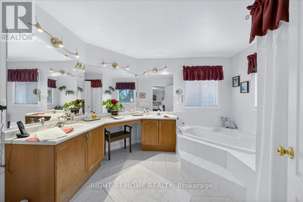 956 Winterton Way, Mississauga, Ontario  L5V 1M6 - Photo 35 - W12546882