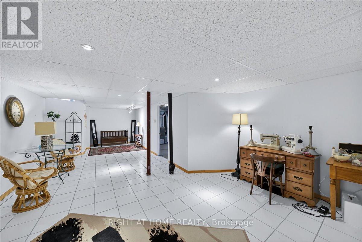 956 Winterton Way, Mississauga, Ontario  L5V 1M6 - Photo 46 - W12546882