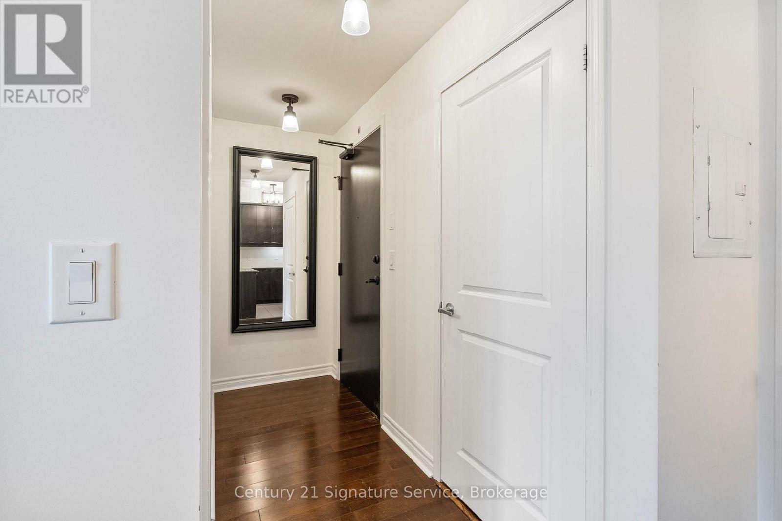 2001 - 385 Prince Of Wales Drive, Mississauga, Ontario  L5B 0C6 - Photo 29 - W12546906