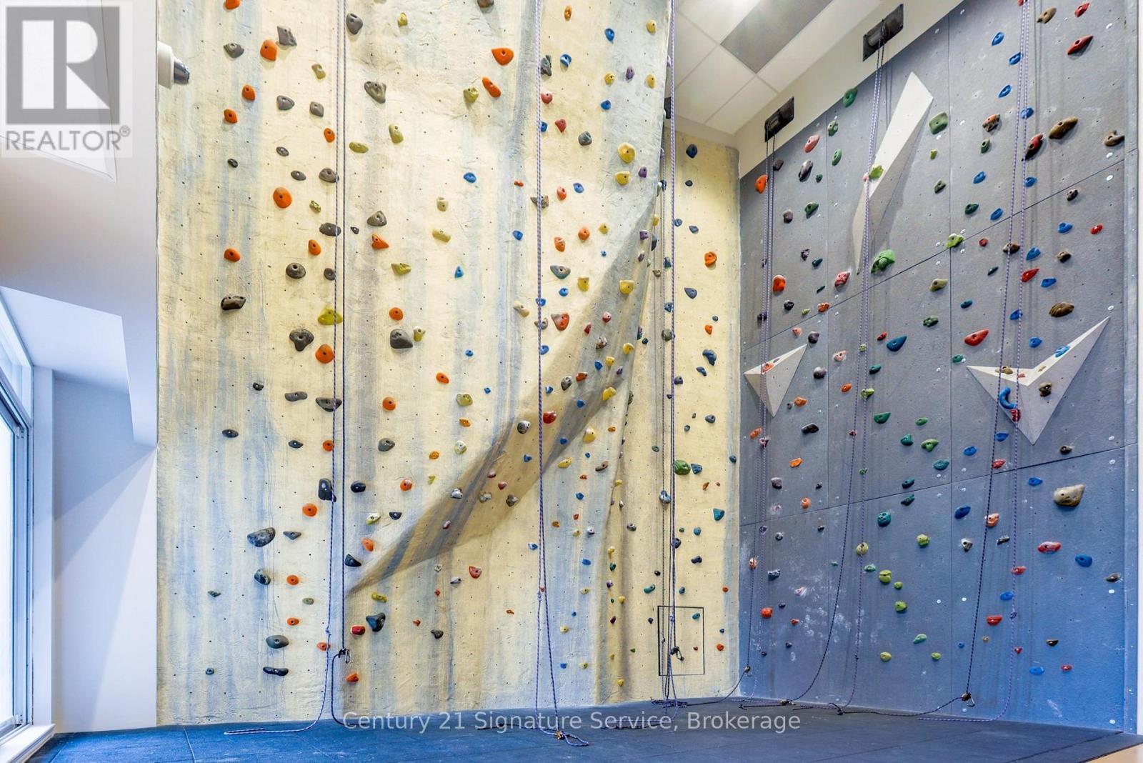 2001 - 385 Prince Of Wales Drive, Mississauga, Ontario  L5B 0C6 - Photo 35 - W12546906