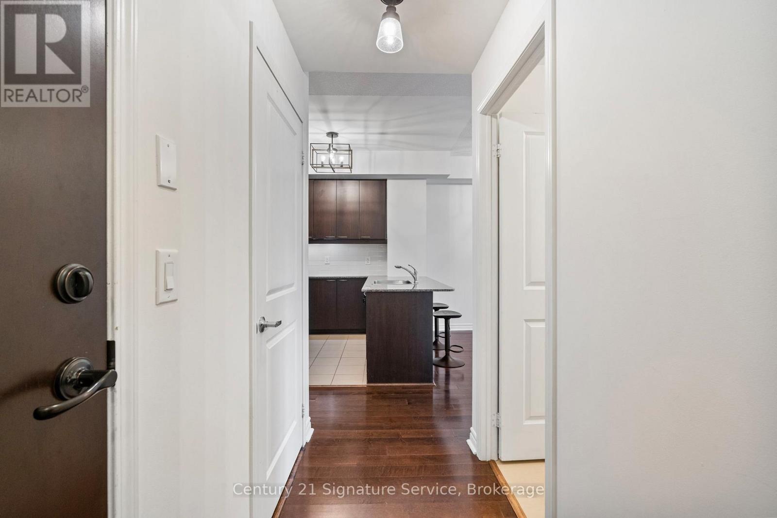 2001 - 385 Prince Of Wales Drive, Mississauga, Ontario  L5B 0C6 - Photo 6 - W12546906