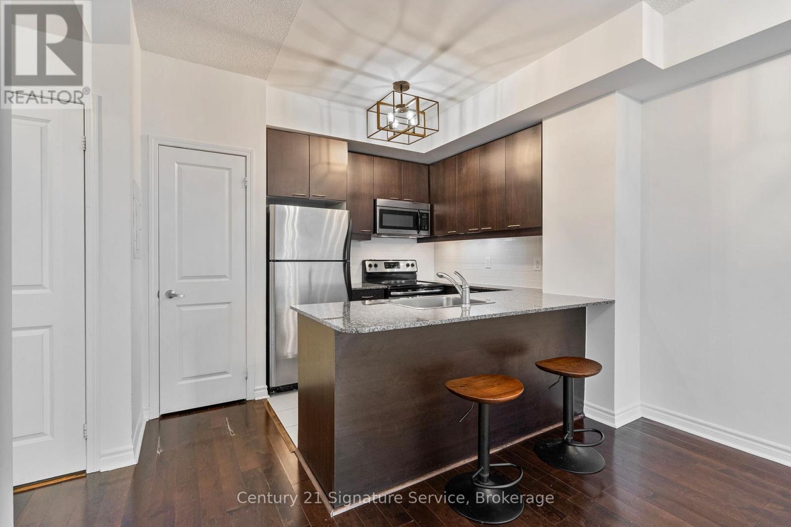 2001 - 385 Prince Of Wales Drive, Mississauga, Ontario  L5B 0C6 - Photo 8 - W12546906