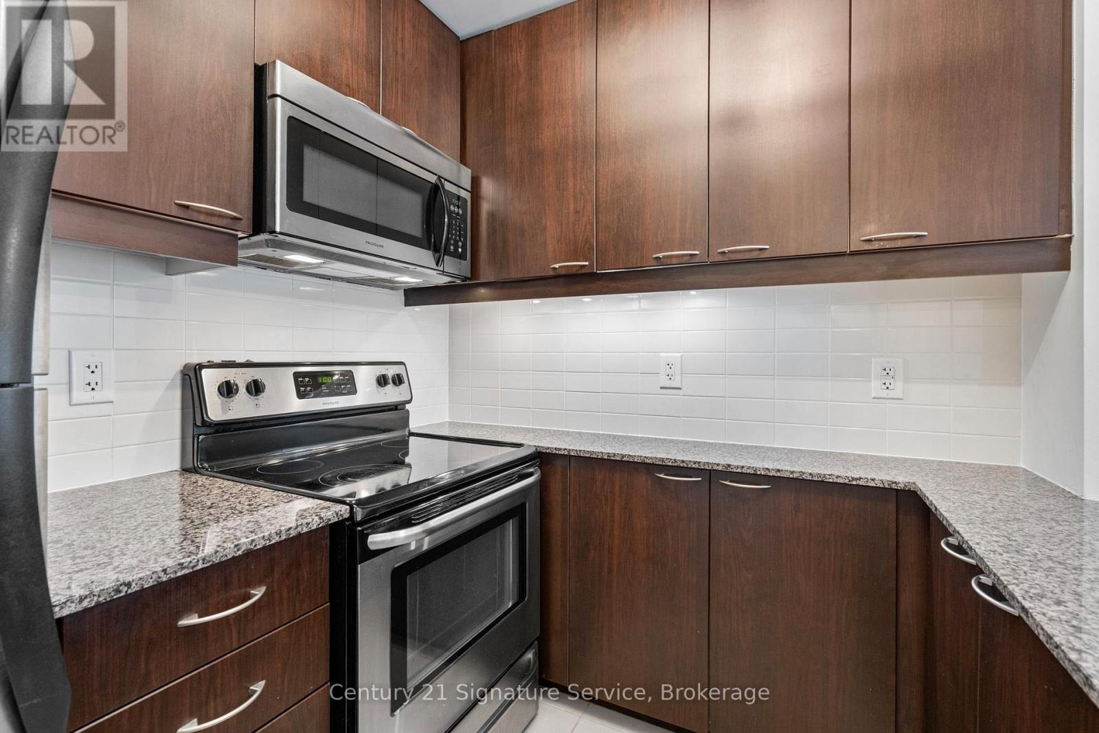 2001 - 385 Prince Of Wales Drive, Mississauga, Ontario  L5B 0C6 - Photo 9 - W12546906