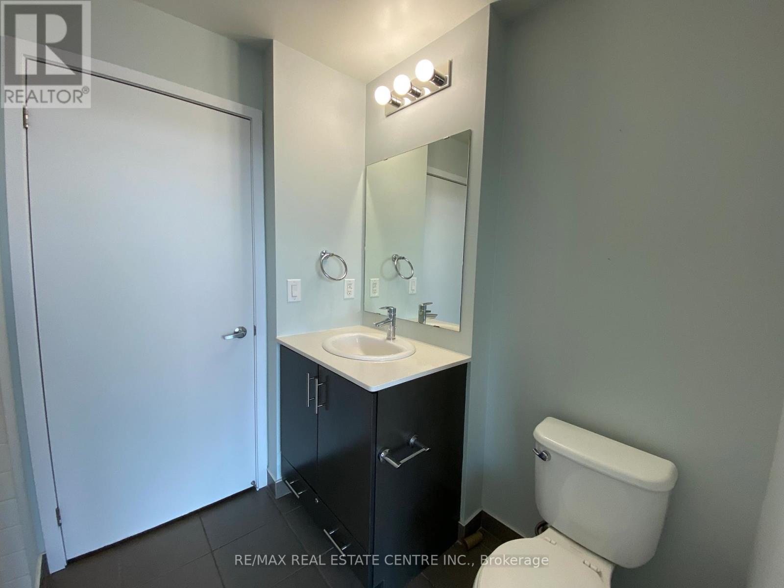 1812 - 365 Prince Of Wales Drive, Mississauga, Ontario  L5B 0G6 - Photo 8 - W12546908