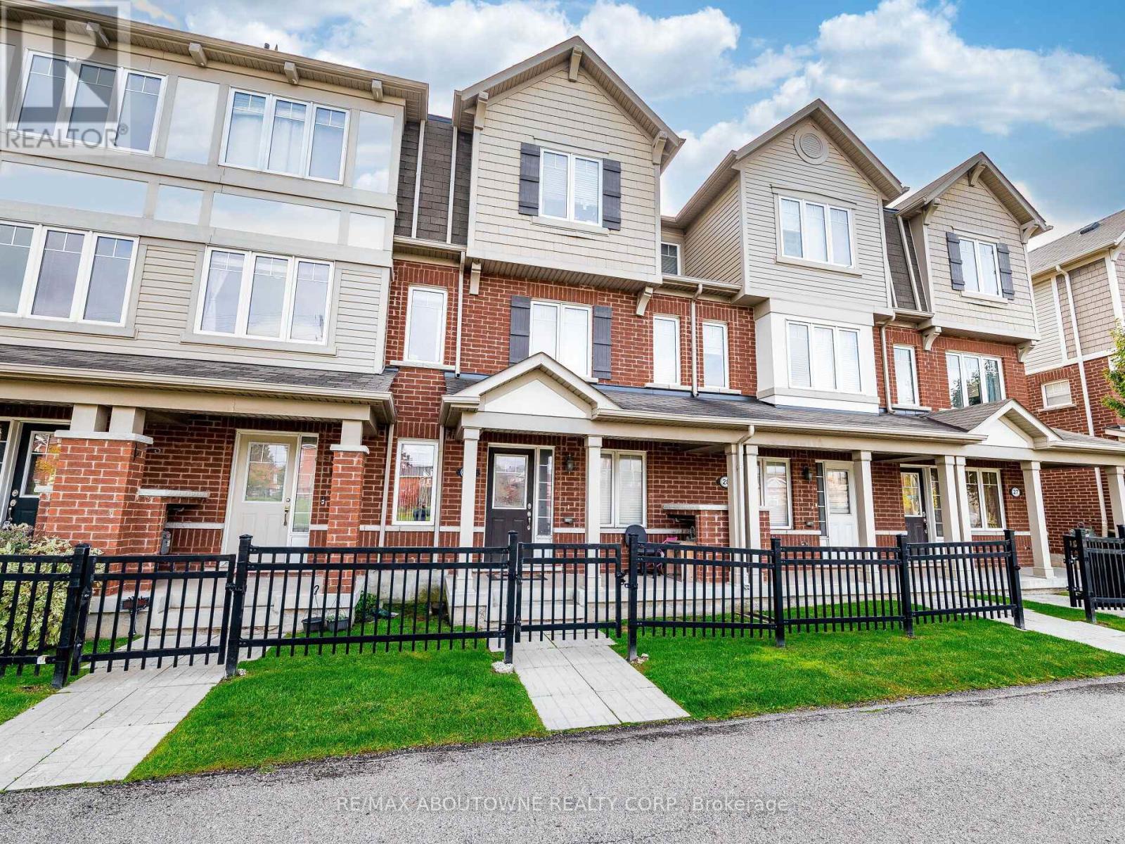 29 - 6020 Derry Road, Milton, Ontario  L9T 8L6 - Photo 2 - W12546924