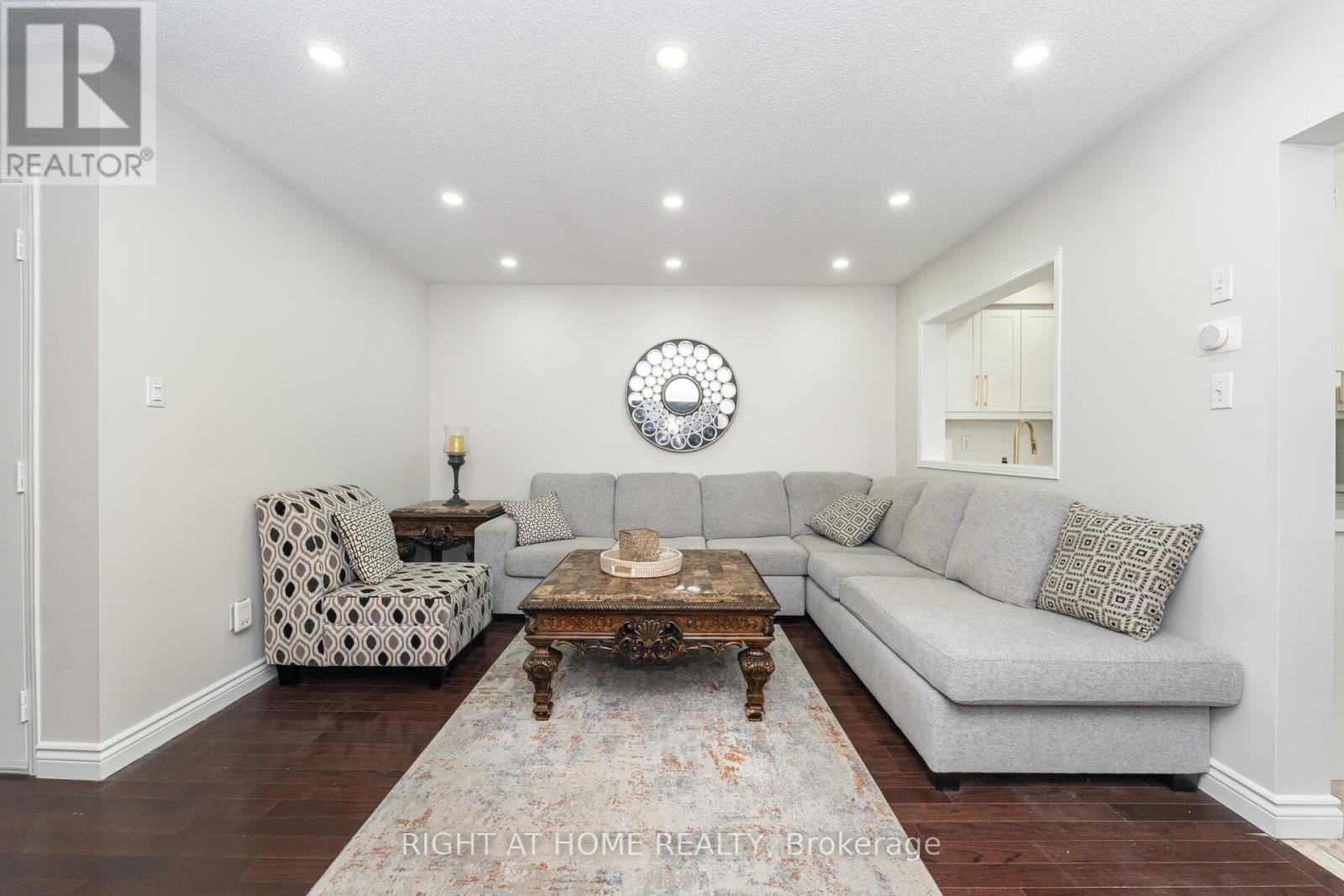 131 Crystal Glen Crescent, Brampton, Ontario  L6X 0K6 - Photo 10 - W12546928