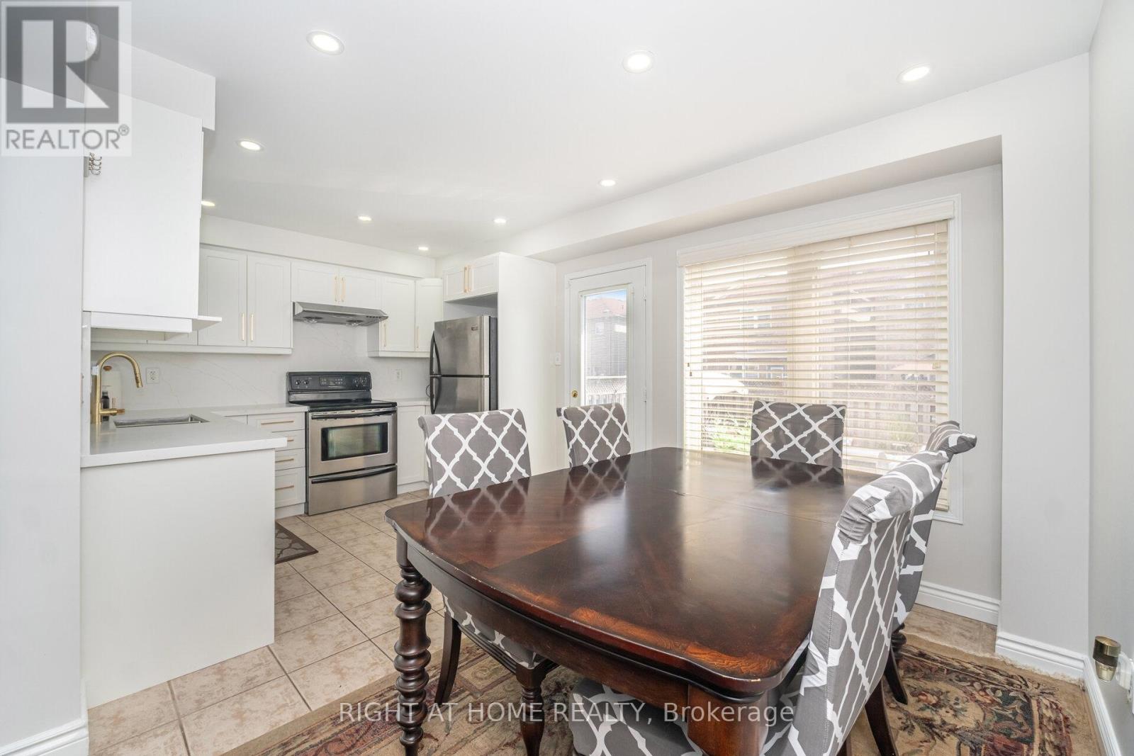 131 Crystal Glen Crescent, Brampton, Ontario  L6X 0K6 - Photo 13 - W12546928