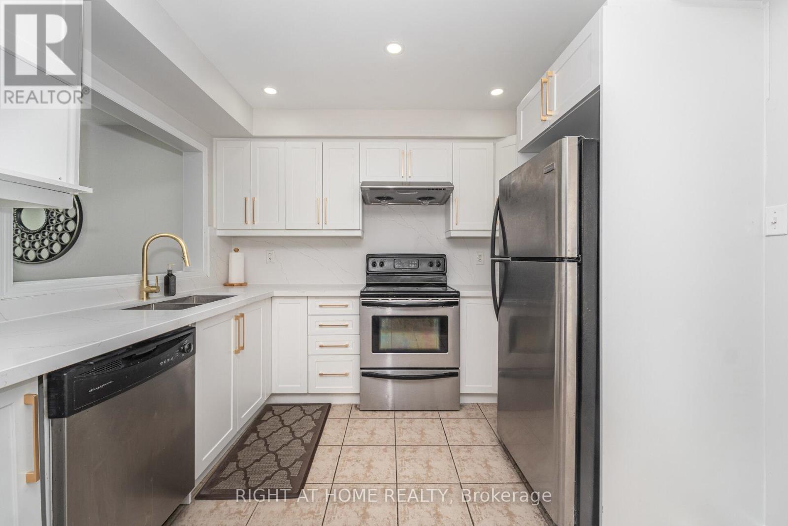 131 Crystal Glen Crescent, Brampton, Ontario  L6X 0K6 - Photo 16 - W12546928