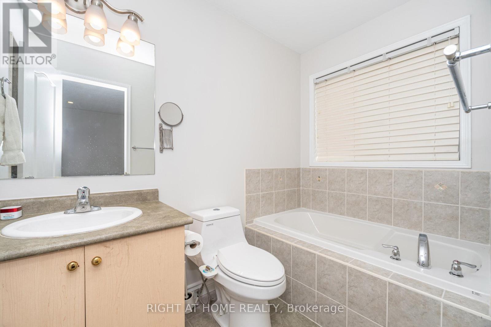 131 Crystal Glen Crescent, Brampton, Ontario  L6X 0K6 - Photo 26 - W12546928