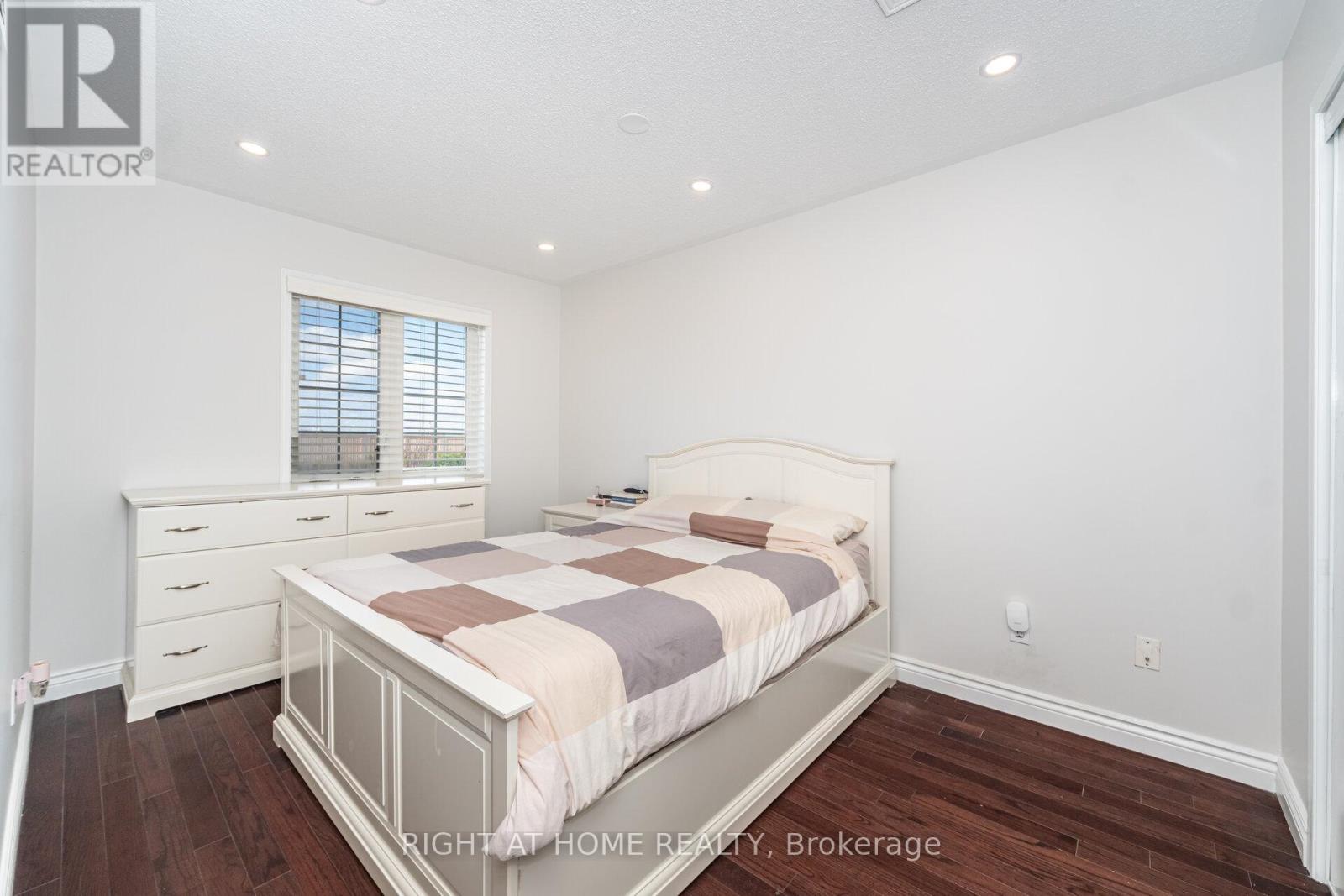 131 Crystal Glen Crescent, Brampton, Ontario  L6X 0K6 - Photo 28 - W12546928