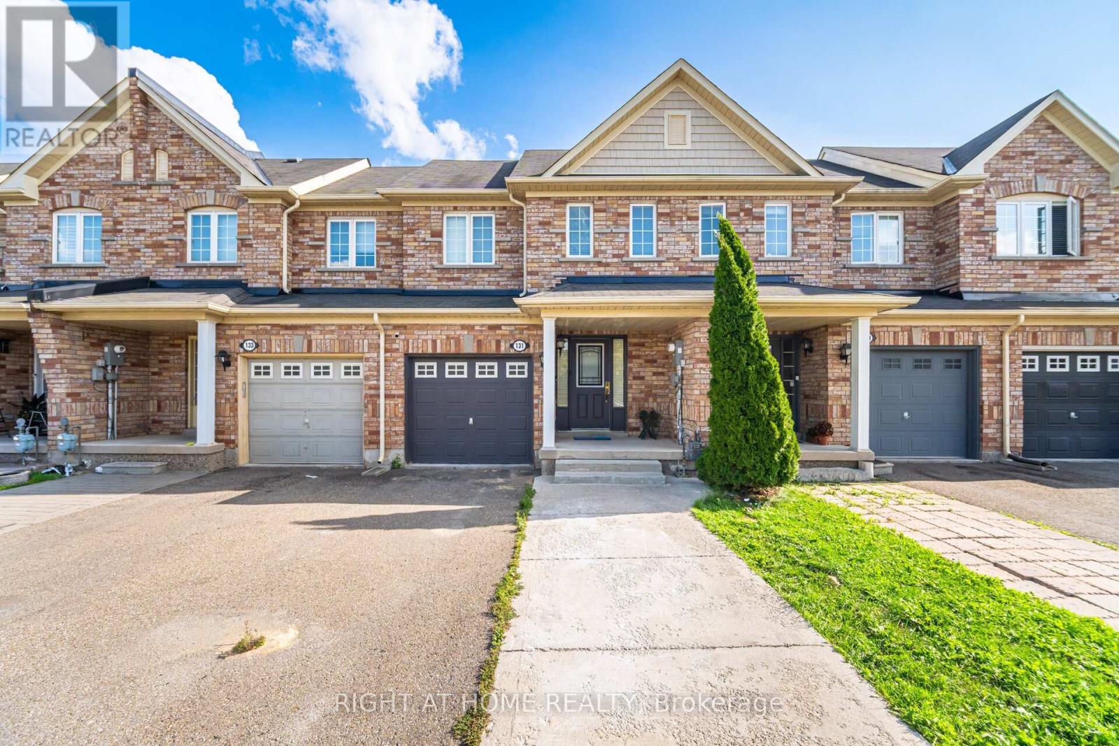 131 Crystal Glen Crescent, Brampton, Ontario  L6X 0K6 - Photo 3 - W12546928