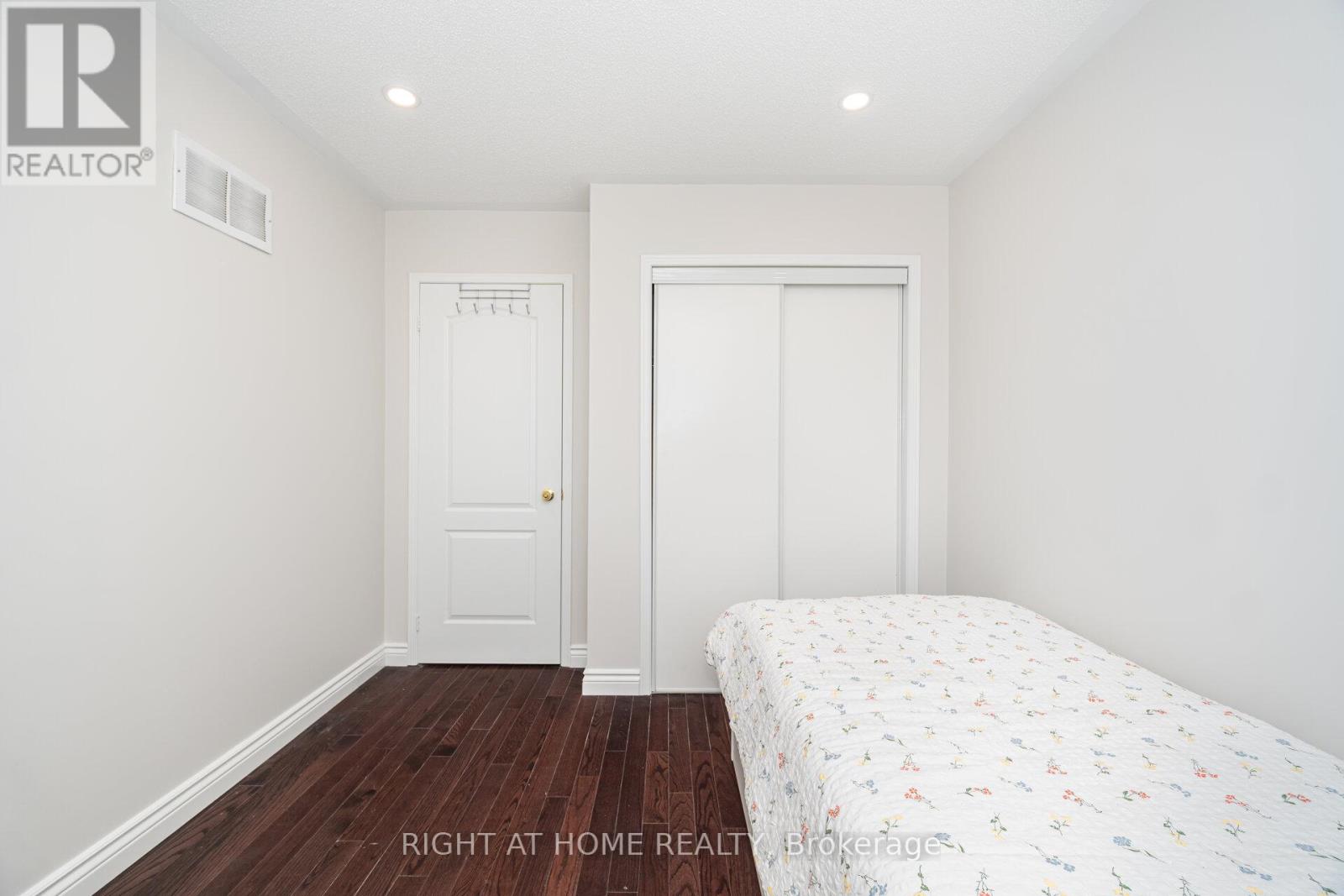 131 Crystal Glen Crescent, Brampton, Ontario  L6X 0K6 - Photo 31 - W12546928