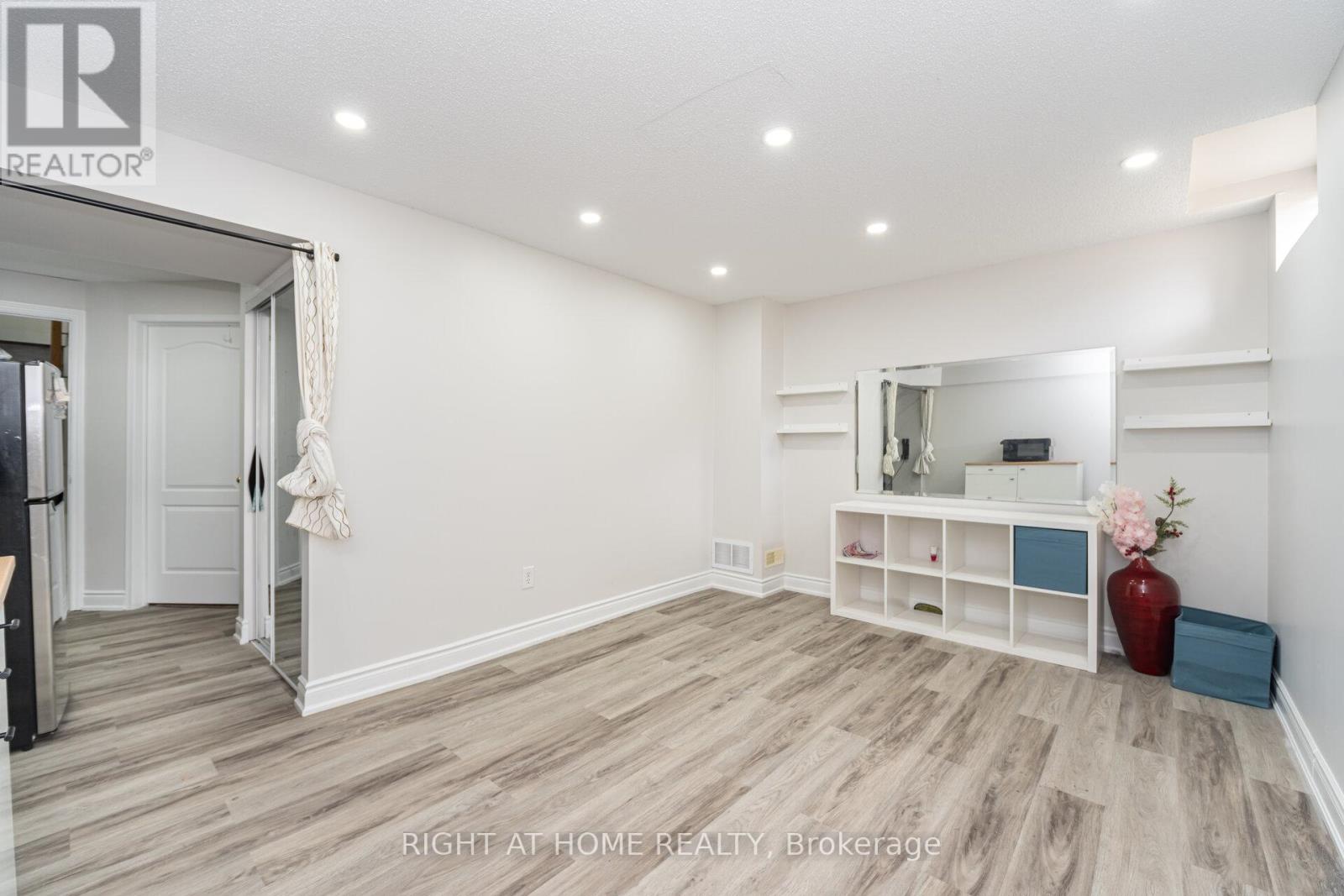 131 Crystal Glen Crescent, Brampton, Ontario  L6X 0K6 - Photo 35 - W12546928