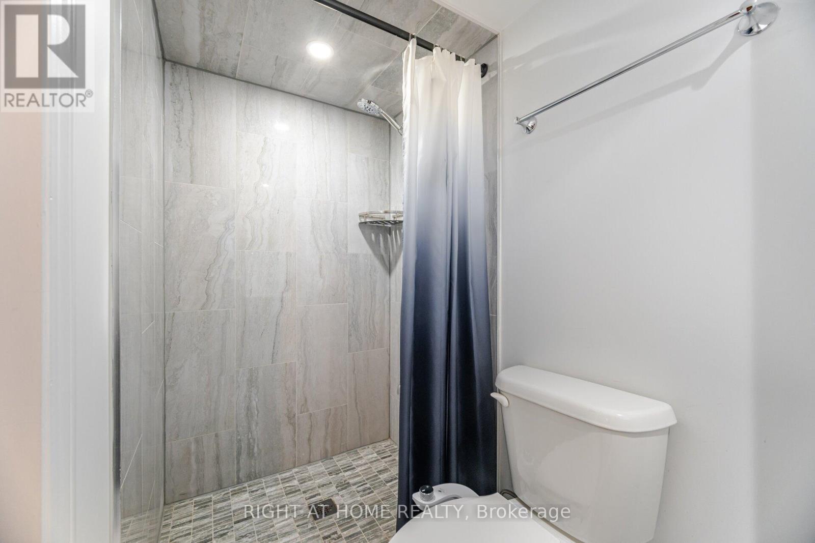 131 Crystal Glen Crescent, Brampton, Ontario  L6X 0K6 - Photo 39 - W12546928