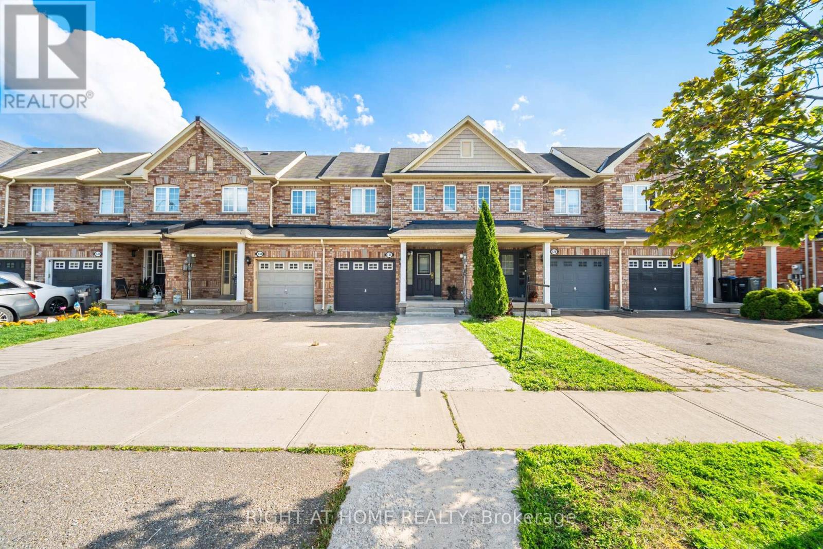 131 Crystal Glen Crescent, Brampton, Ontario  L6X 0K6 - Photo 4 - W12546928