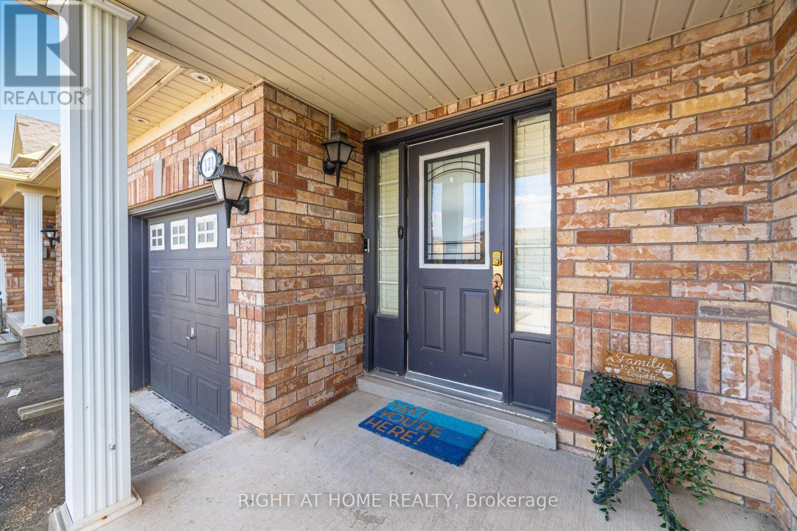 131 Crystal Glen Crescent, Brampton, Ontario  L6X 0K6 - Photo 5 - W12546928