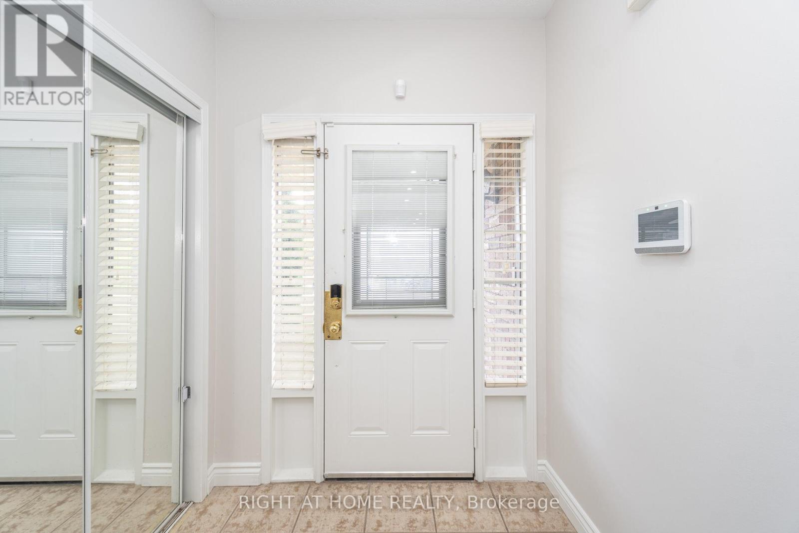 131 Crystal Glen Crescent, Brampton, Ontario  L6X 0K6 - Photo 6 - W12546928