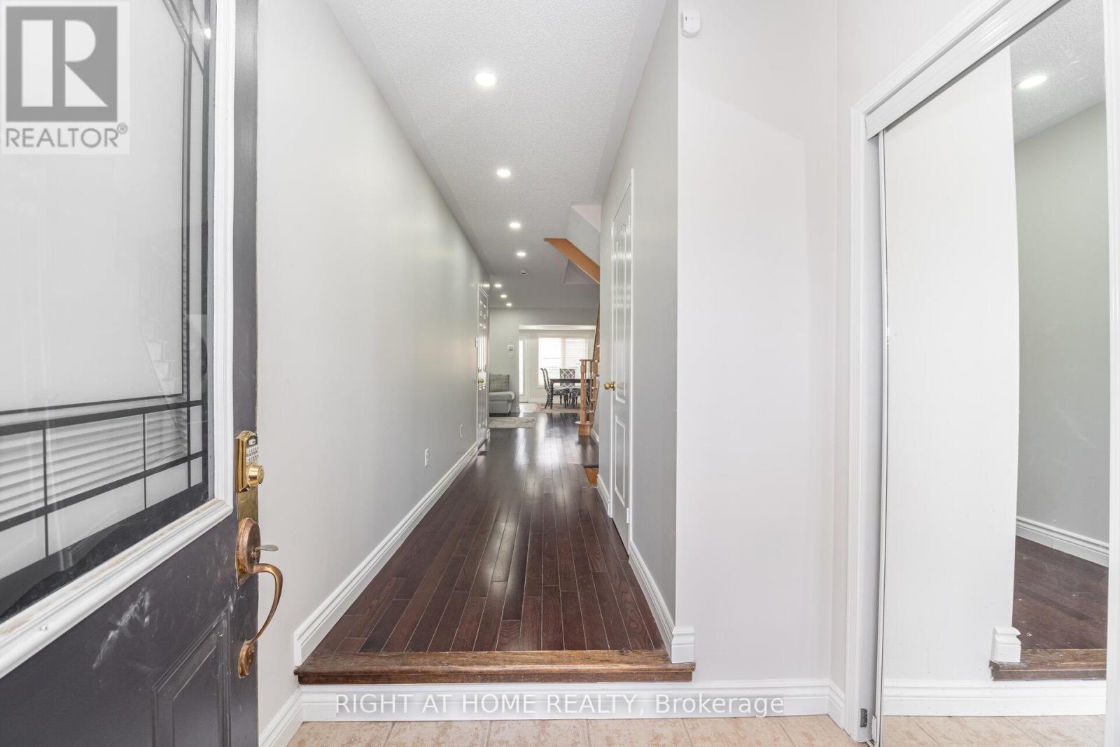 131 Crystal Glen Crescent, Brampton, Ontario  L6X 0K6 - Photo 7 - W12546928