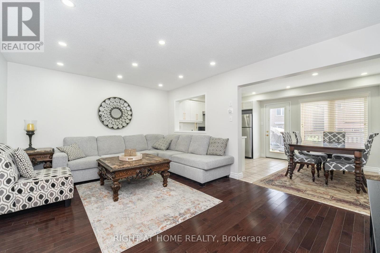 131 Crystal Glen Crescent, Brampton, Ontario  L6X 0K6 - Photo 9 - W12546928