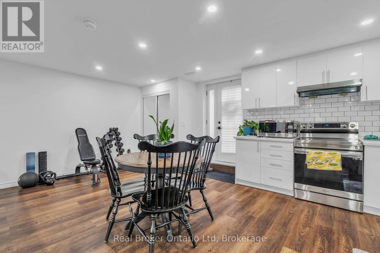 2 - 909 River Ridge Court, Kitchener, Ontario N2A 0H2 - Photo 10 - X12547084