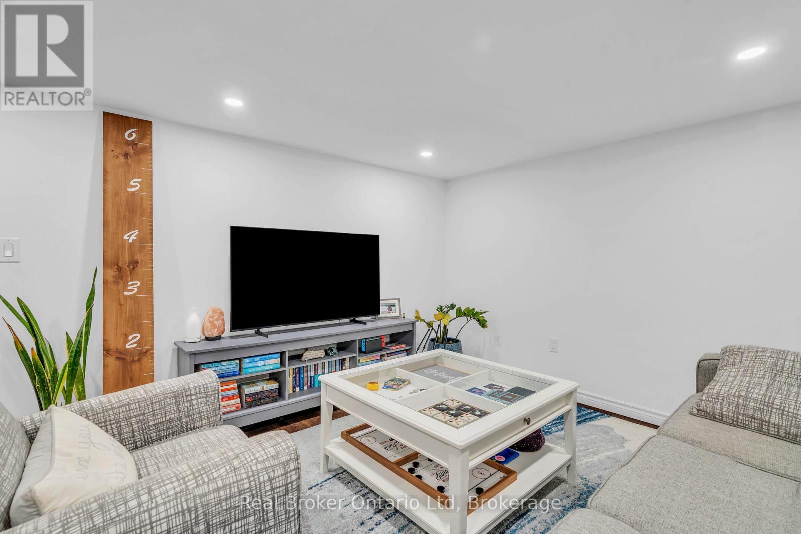 2 - 909 River Ridge Court, Kitchener, Ontario N2A 0H2 - Photo 14 - X12547084