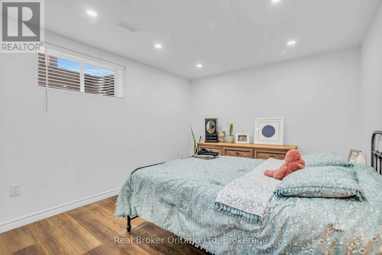 2 - 909 River Ridge Court, Kitchener, Ontario N2A 0H2 - Photo 18 - X12547084