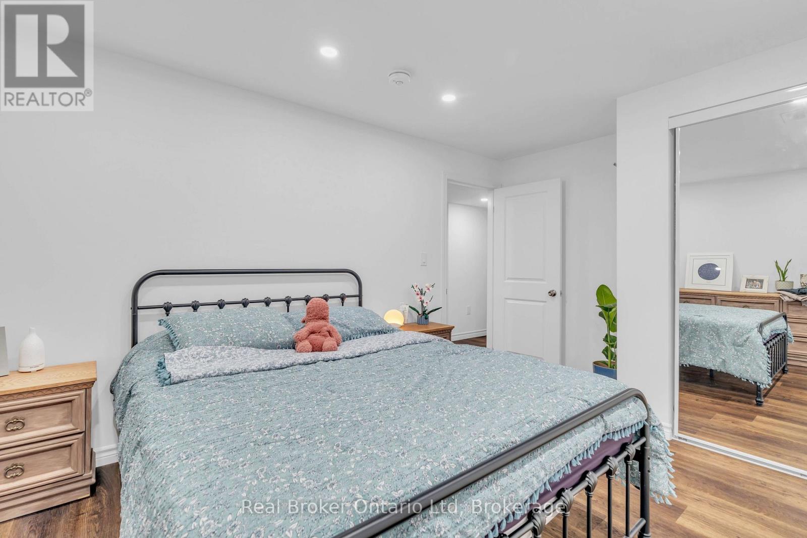 2 - 909 River Ridge Court, Kitchener, Ontario N2A 0H2 - Photo 19 - X12547084