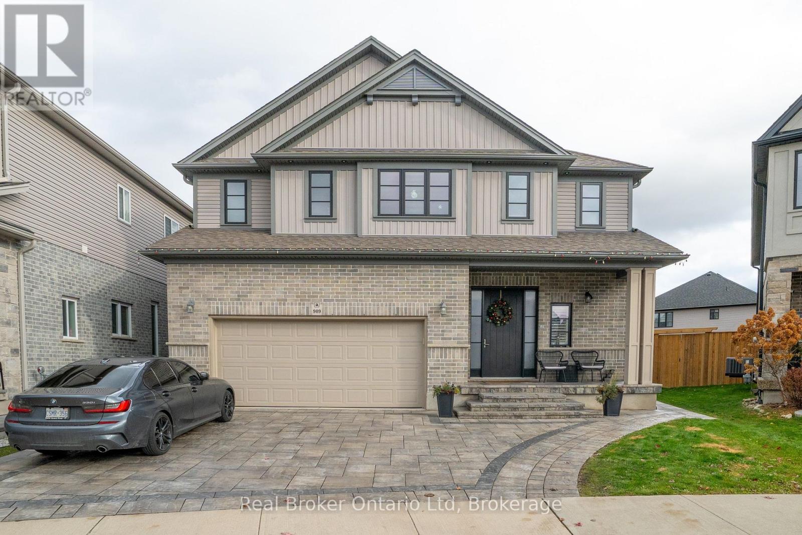2 - 909 River Ridge Court, Kitchener, Ontario N2A 0H2 - Photo 2 - X12547084