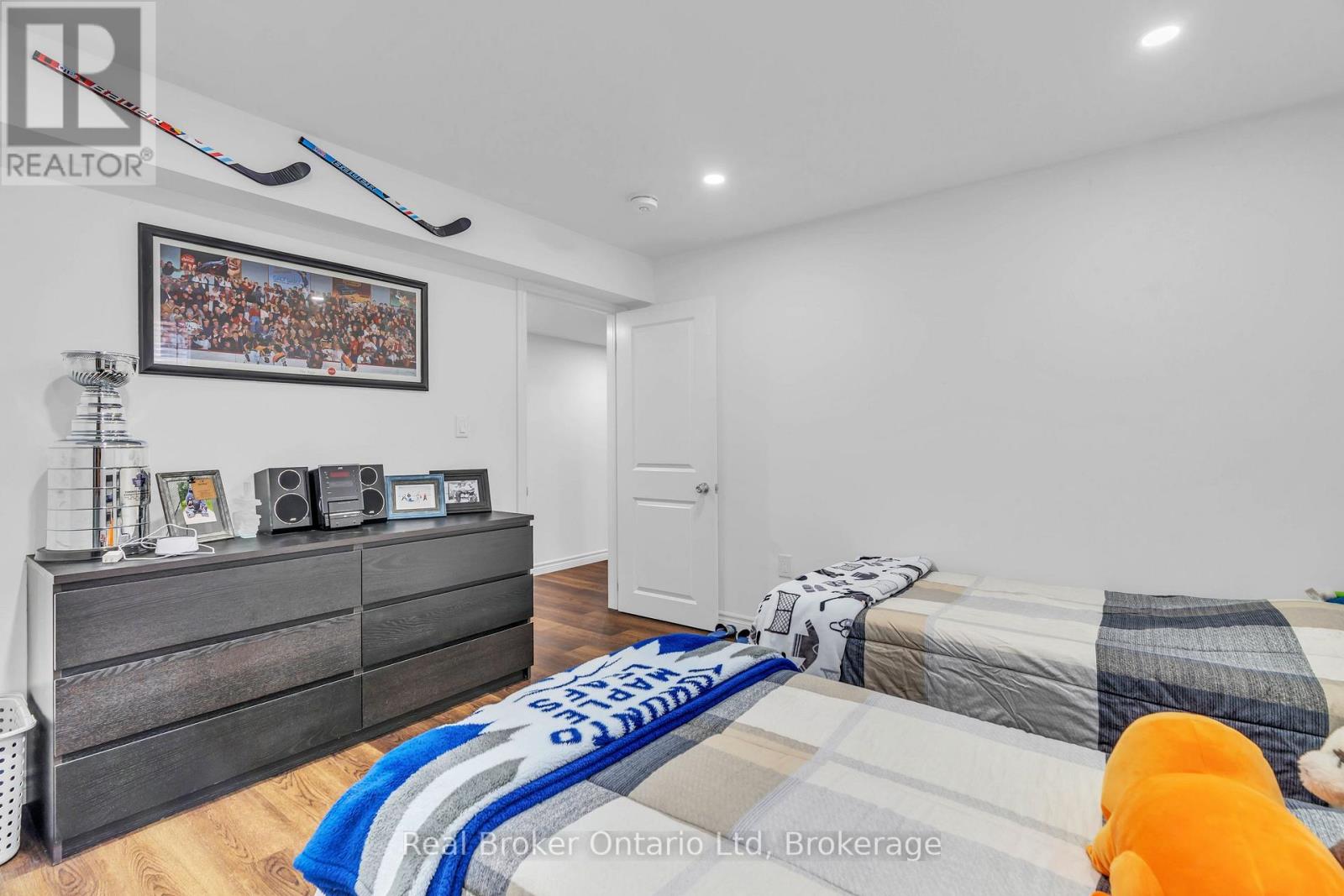 2 - 909 River Ridge Court, Kitchener, Ontario N2A 0H2 - Photo 22 - X12547084