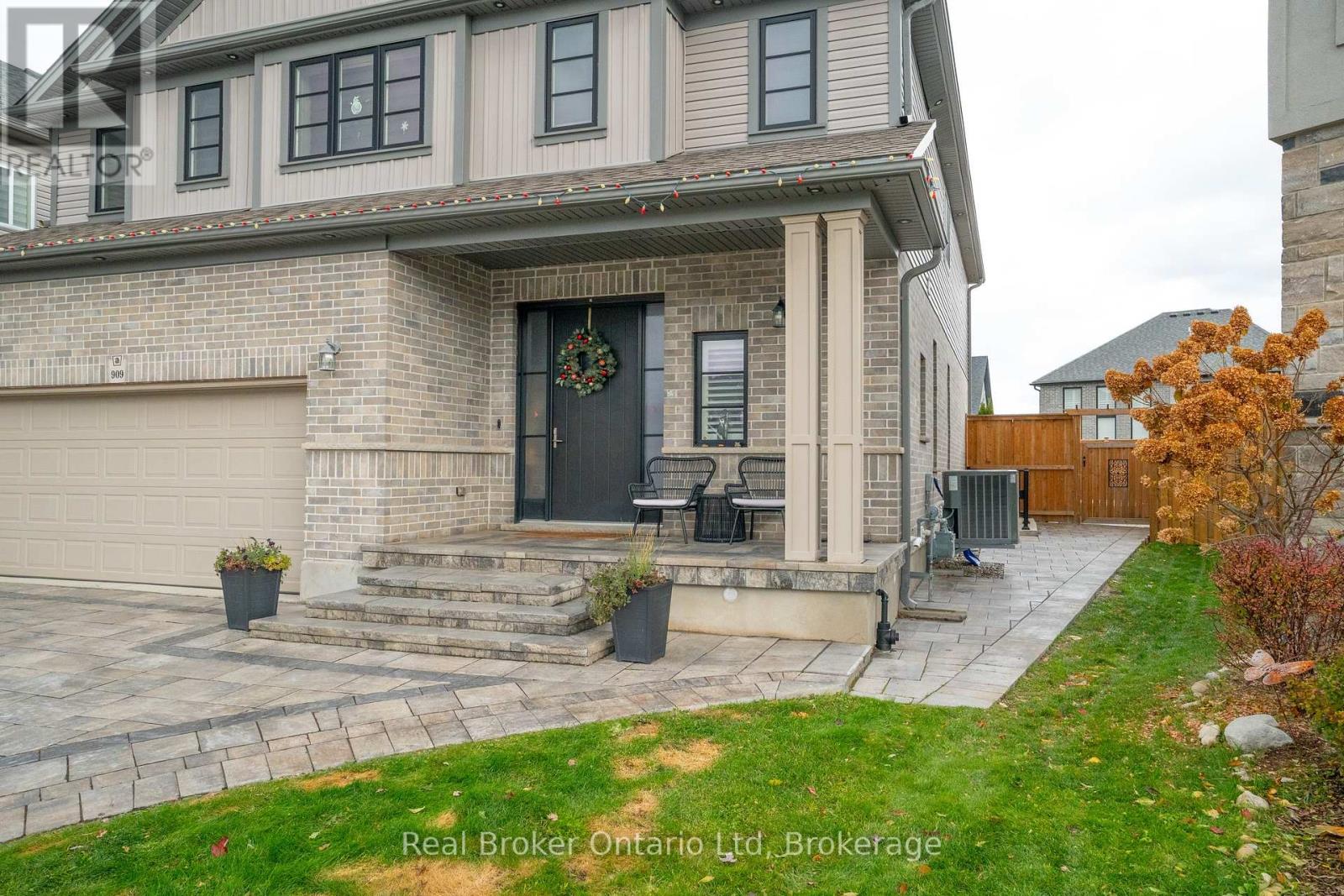 2 - 909 River Ridge Court, Kitchener, Ontario N2A 0H2 - Photo 4 - X12547084