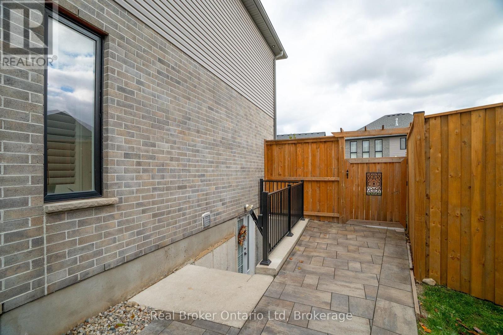 2 - 909 River Ridge Court, Kitchener, Ontario N2A 0H2 - Photo 6 - X12547084