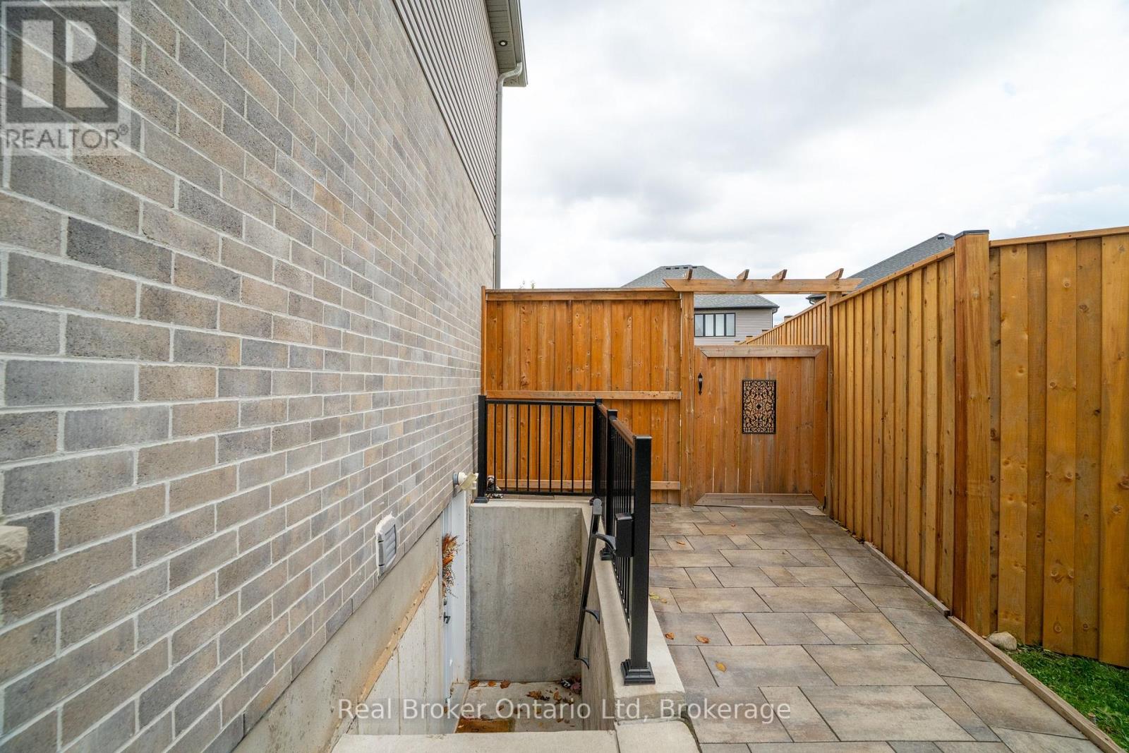 2 - 909 River Ridge Court, Kitchener, Ontario N2A 0H2 - Photo 7 - X12547084
