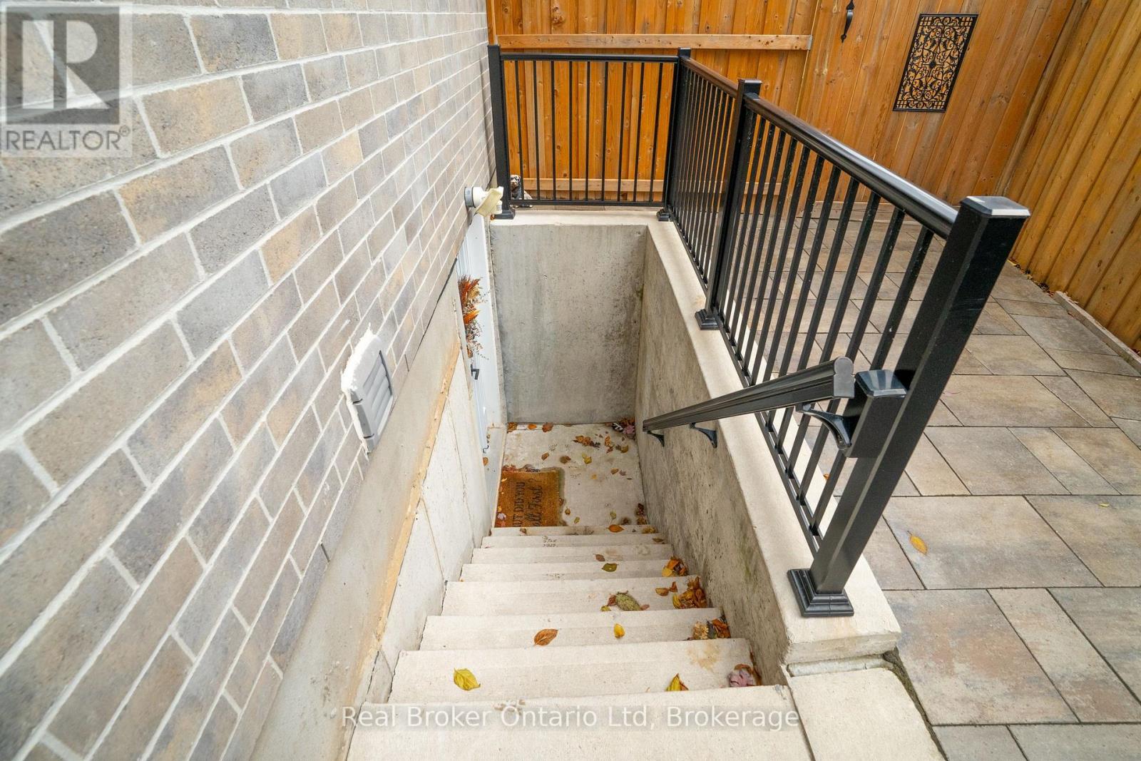 2 - 909 River Ridge Court, Kitchener, Ontario N2A 0H2 - Photo 8 - X12547084