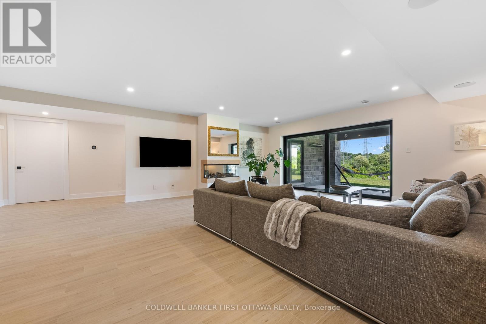 1981 Prince Of Wales Drive, Ottawa, Ontario  K2C 3J7 - Photo 25 - X12375026