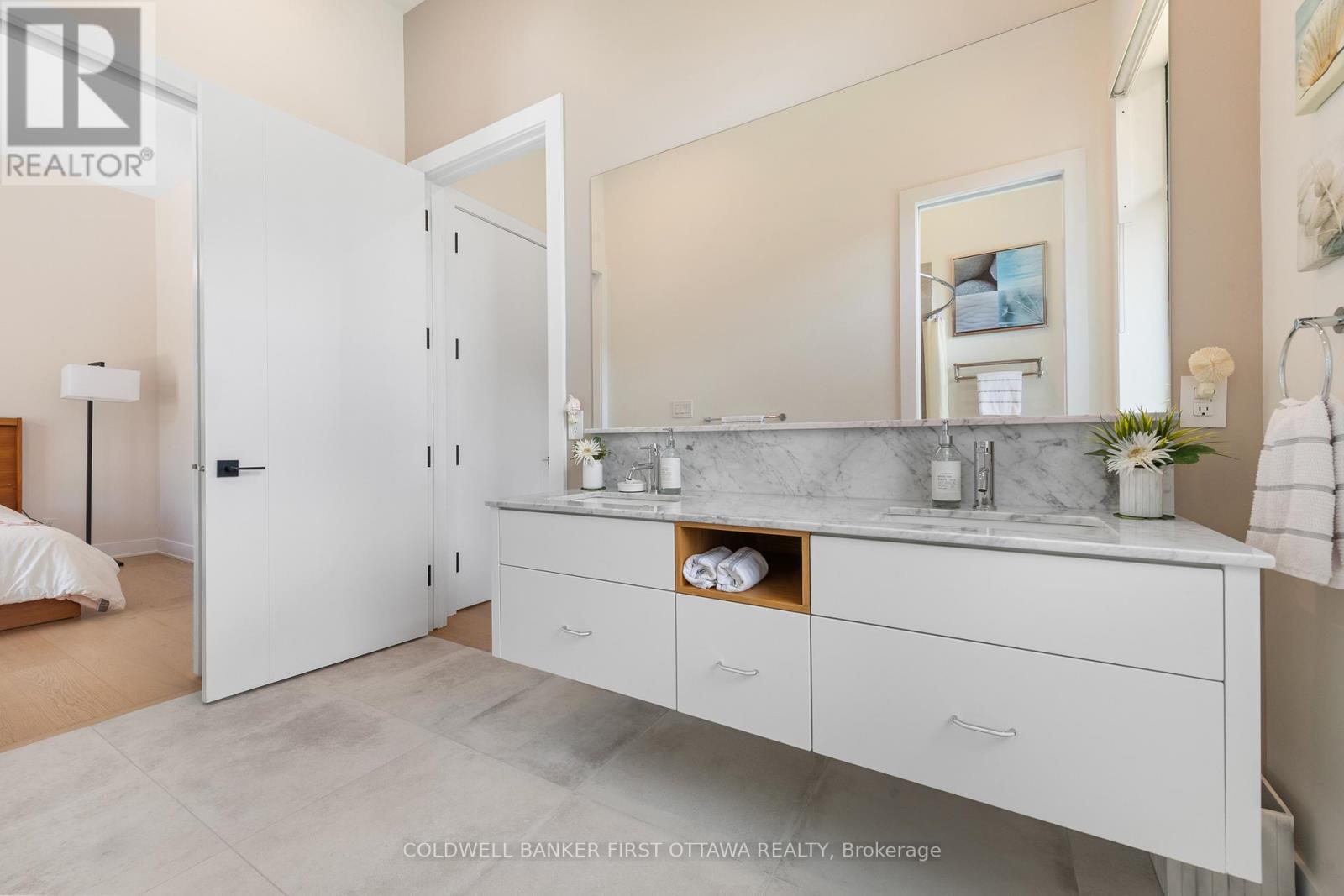 1981 Prince Of Wales Drive, Ottawa, Ontario  K2C 3J7 - Photo 17 - X12375026