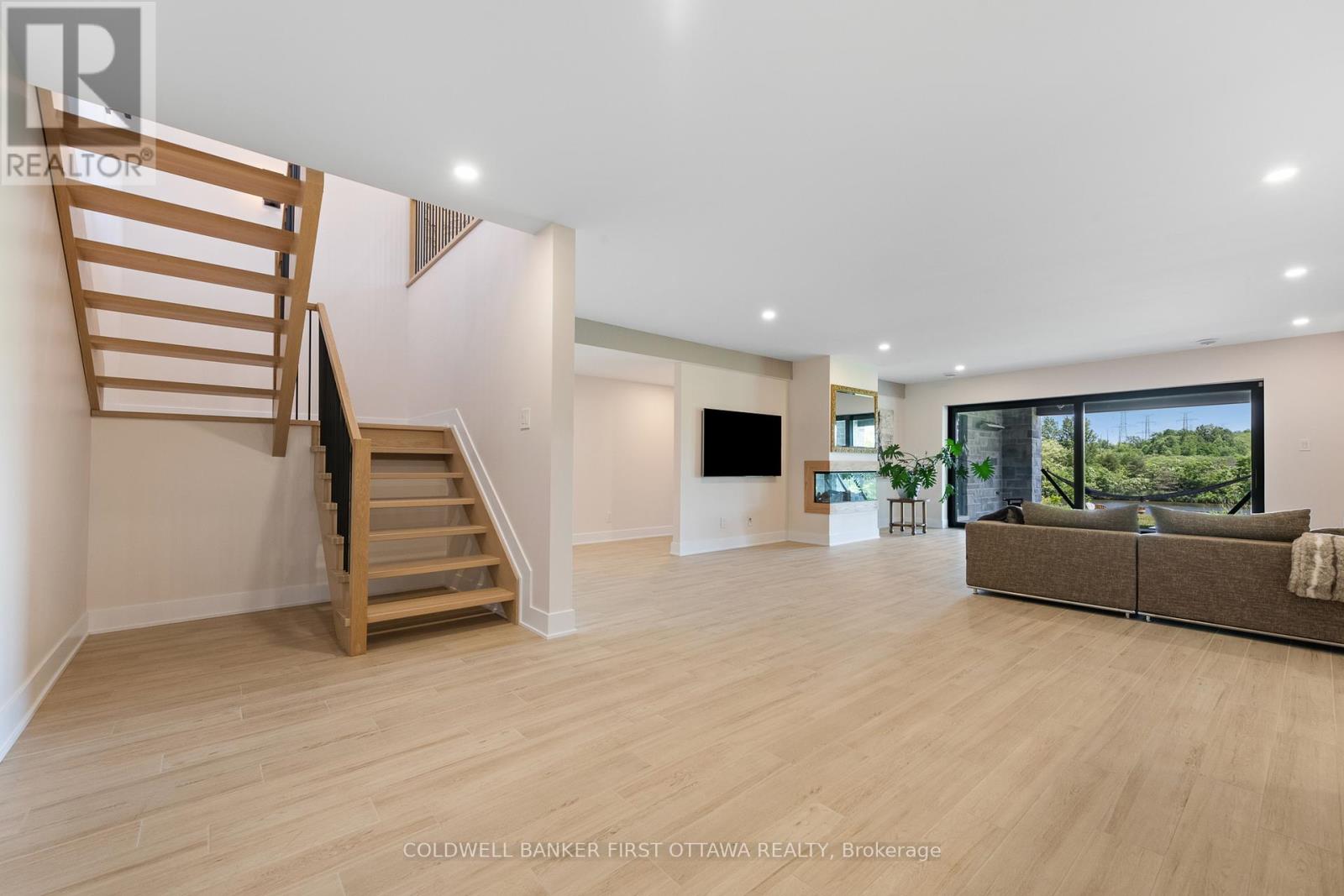 1981 Prince Of Wales Drive, Ottawa, Ontario  K2C 3J7 - Photo 24 - X12375026