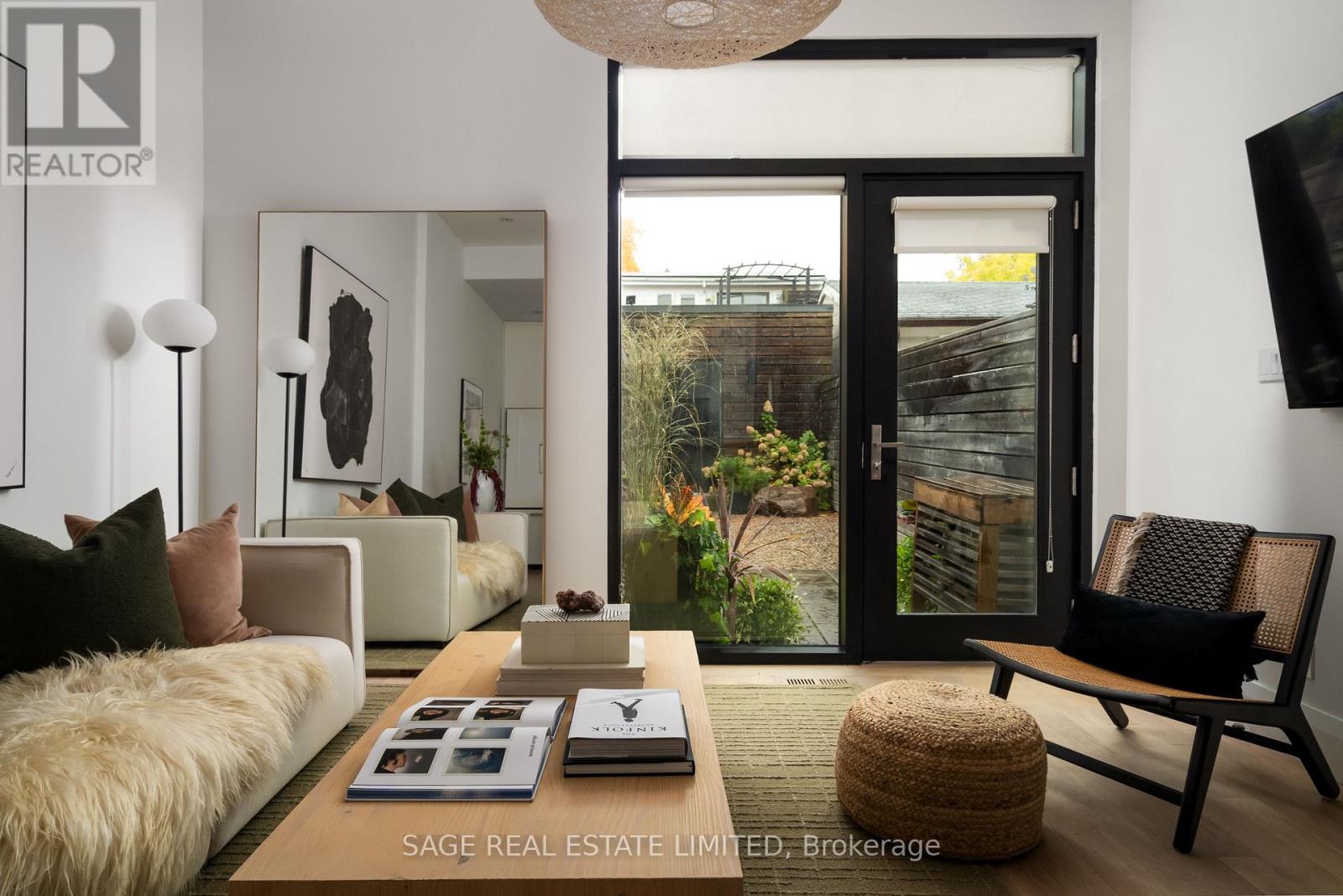 110b Palmerston Avenue, Toronto, Ontario M6J 1J1 - Photo 4 - C12546942