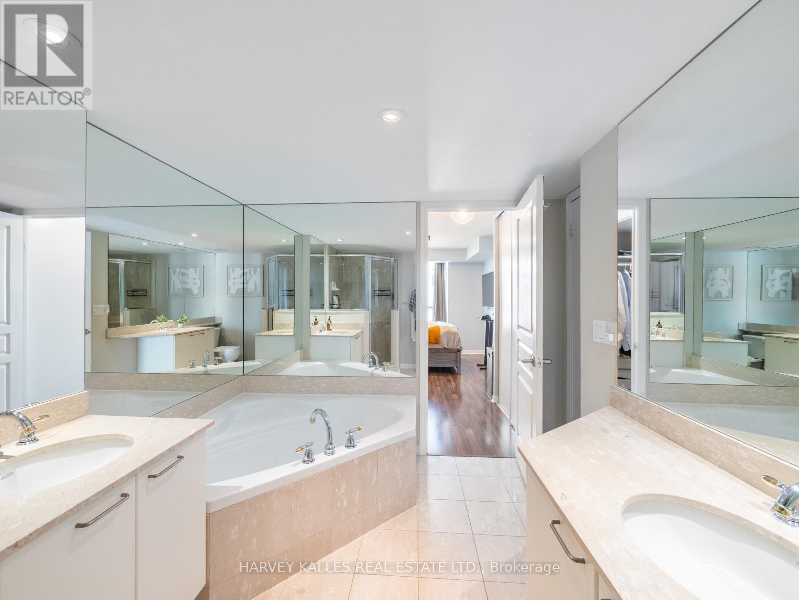 1309 - 140 Simcoe Street, Toronto, Ontario  M5H 4E9 - Photo 21 - C12547048