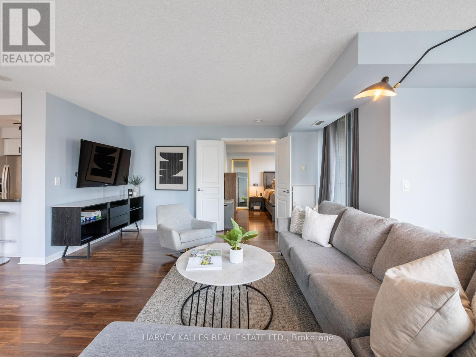 1309 - 140 Simcoe Street, Toronto, Ontario  M5H 4E9 - Photo 5 - C12547048