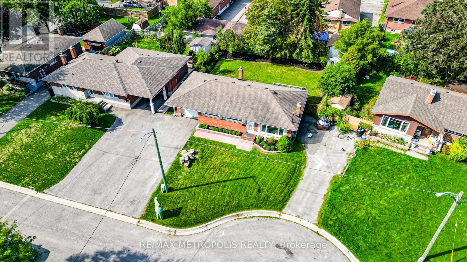 592 Carlyle Court, Oshawa, Ontario  L1H 6S2 - Photo 3 - E12500828