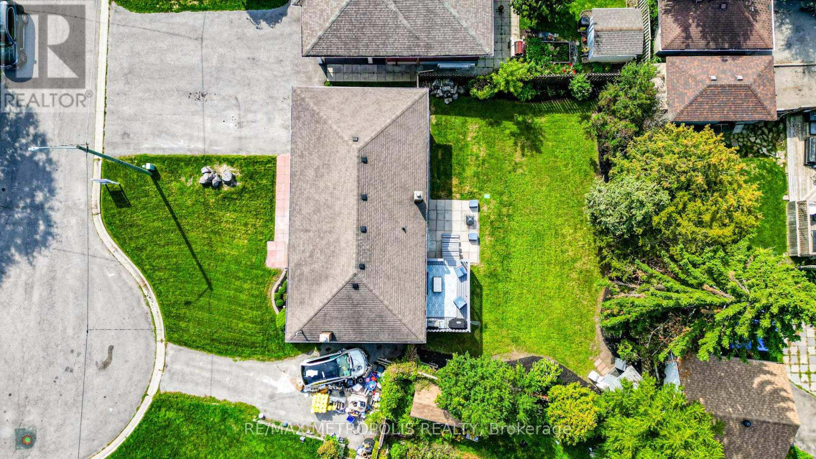 592 Carlyle Court, Oshawa, Ontario  L1H 6S2 - Photo 5 - E12500828