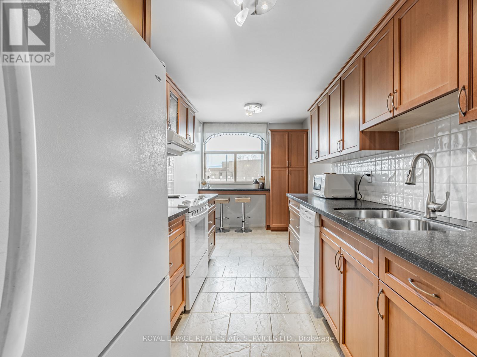 205 - 44 Falby Court, Ajax, Ontario  L1S 3L1 - Photo 8 - E12547042