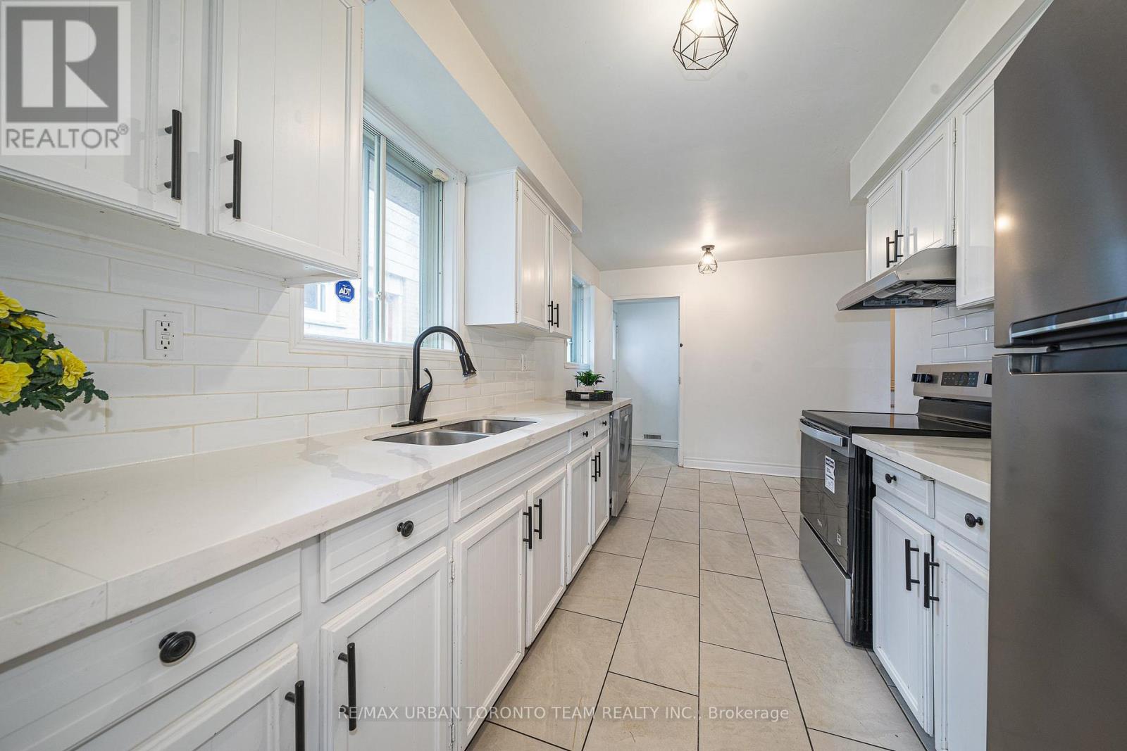 12 Wardencourt Drive, Toronto, Ontario  M1T 2H3 - Photo 10 - E12547106