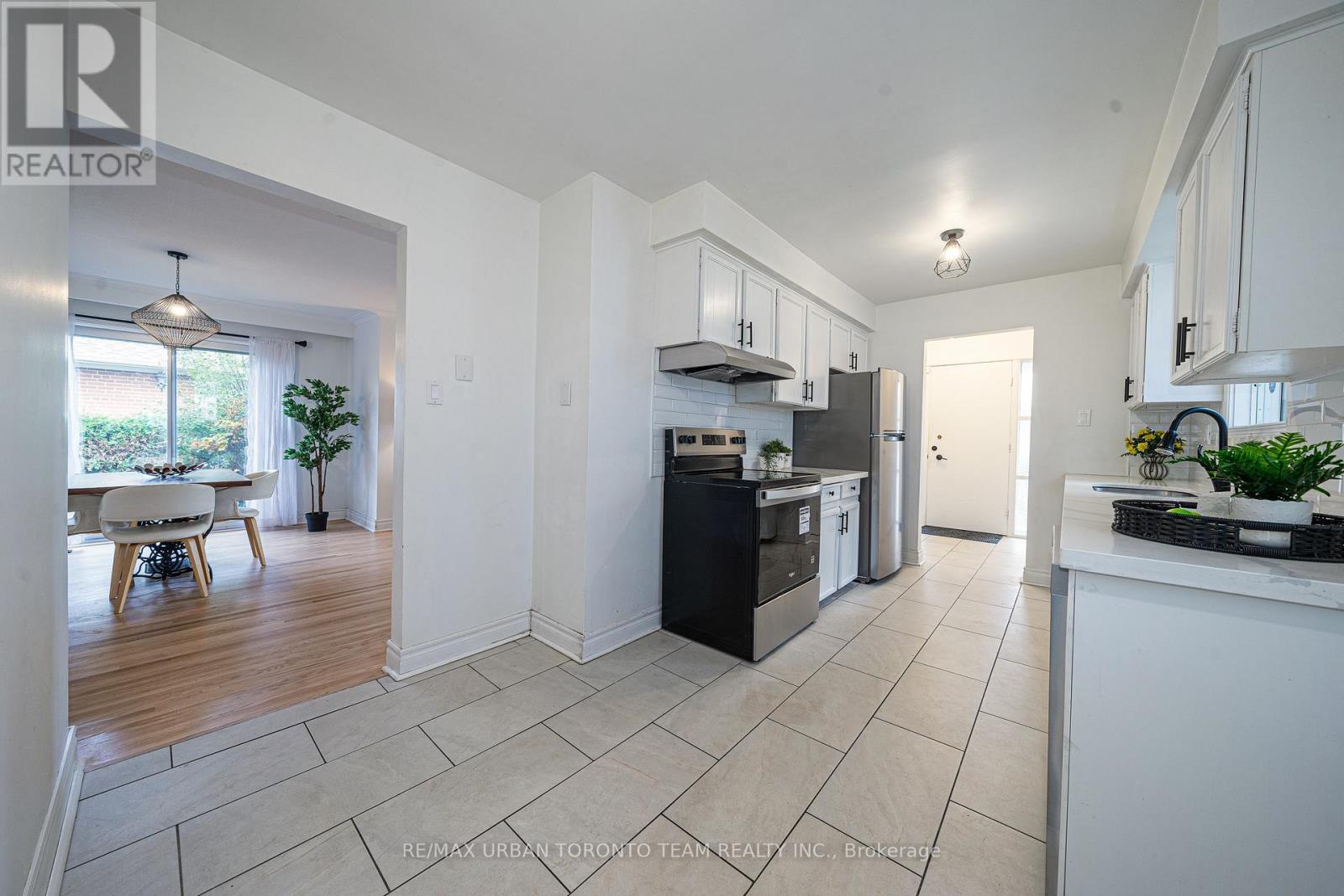 12 Wardencourt Drive, Toronto, Ontario  M1T 2H3 - Photo 11 - E12547106