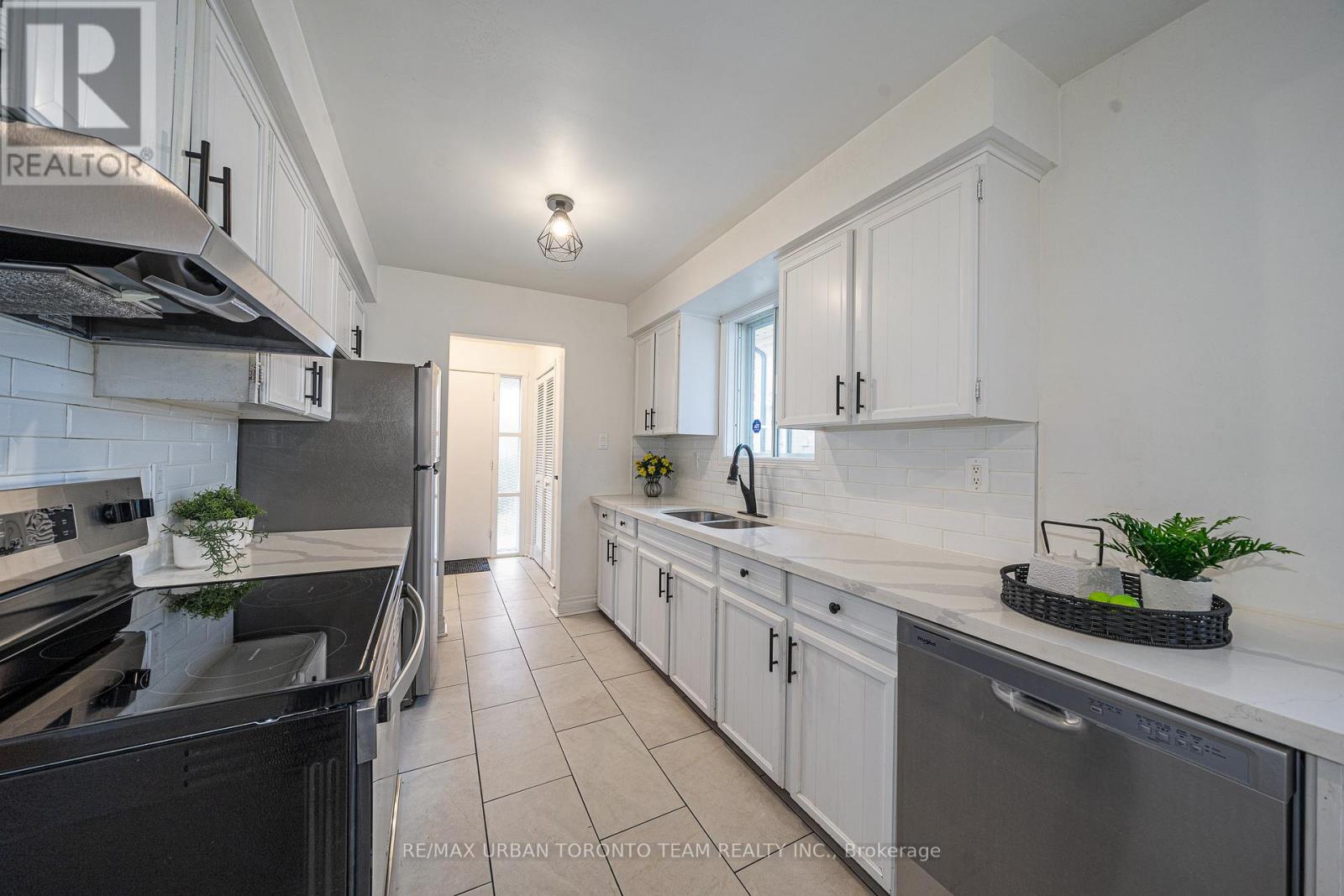 12 Wardencourt Drive, Toronto, Ontario  M1T 2H3 - Photo 12 - E12547106