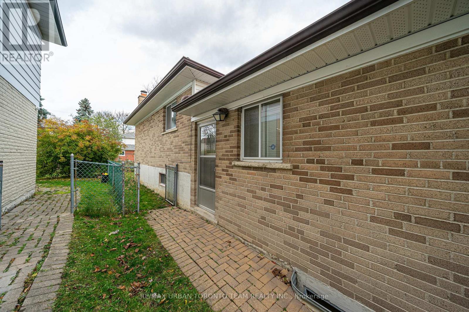 12 Wardencourt Drive, Toronto, Ontario  M1T 2H3 - Photo 39 - E12547106