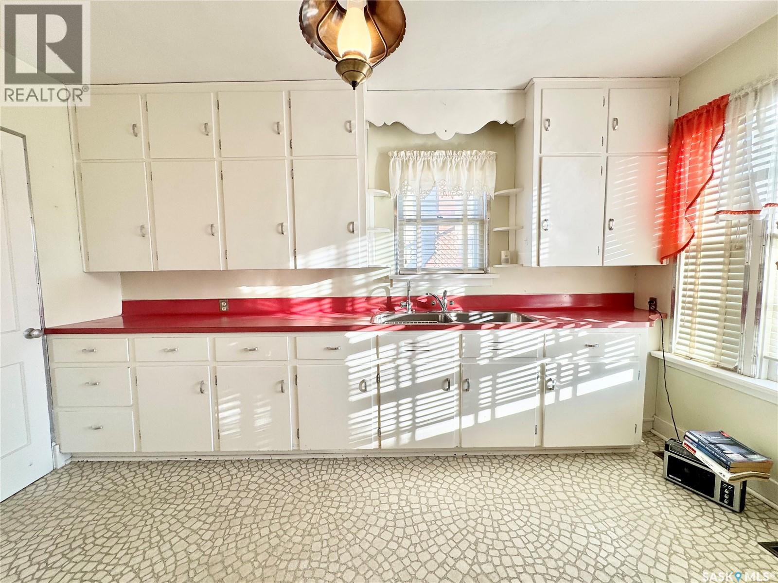 130 21st Street E, Prince Albert, Saskatchewan  S6V 1M1 - Photo 2 - SK024091