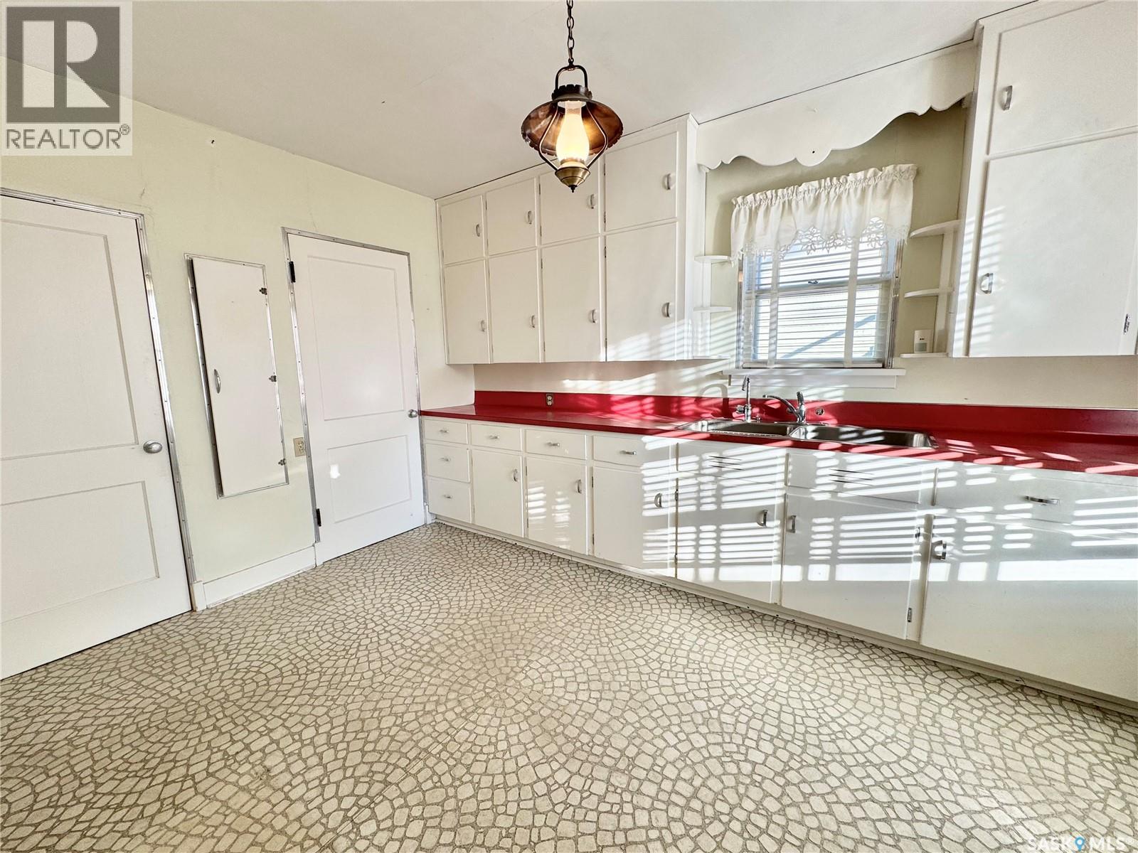 130 21st Street E, Prince Albert, Saskatchewan  S6V 1M1 - Photo 3 - SK024091